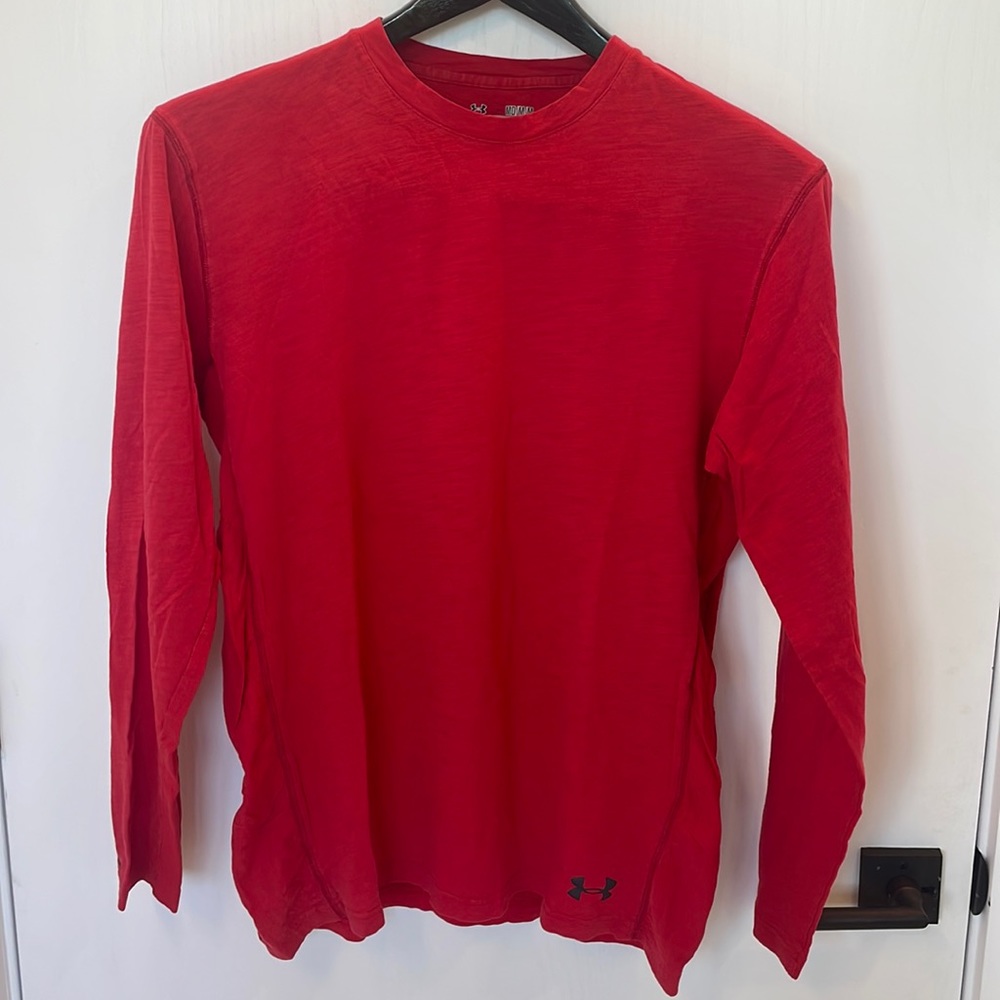 Under Armour HeatGear Medium Red Loose Long Sleeve Shirt